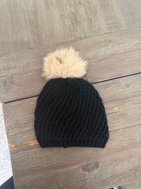 Cozy Black Knit Beanie with Faux Fur Pom